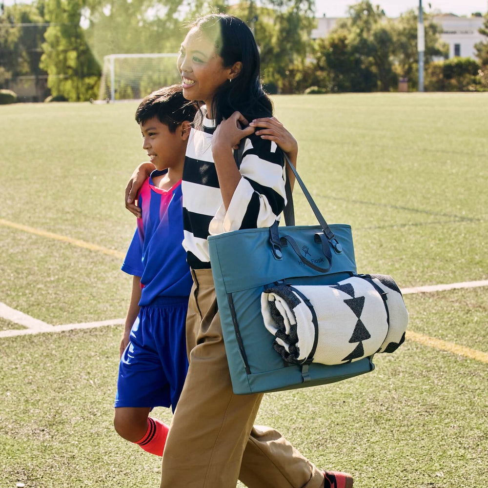 Carryout™ Soft Cooler Tote 30 L - Hydro Flask US